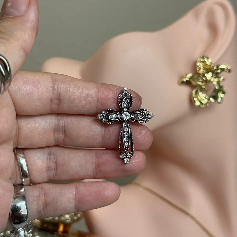 ⚜️ Vintage Silver Cross Brooch 💎